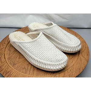 La Plume White Leather Italian Sandal Size 8.5 / 39 Slip-on Mule Woven
